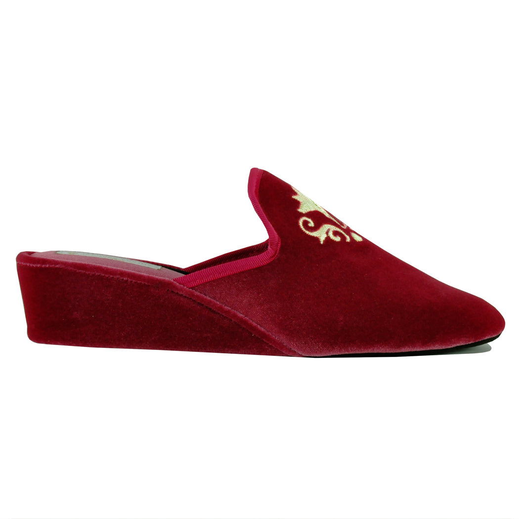 Royalty Velvet Crest Slipper – Footnotes display picture 2