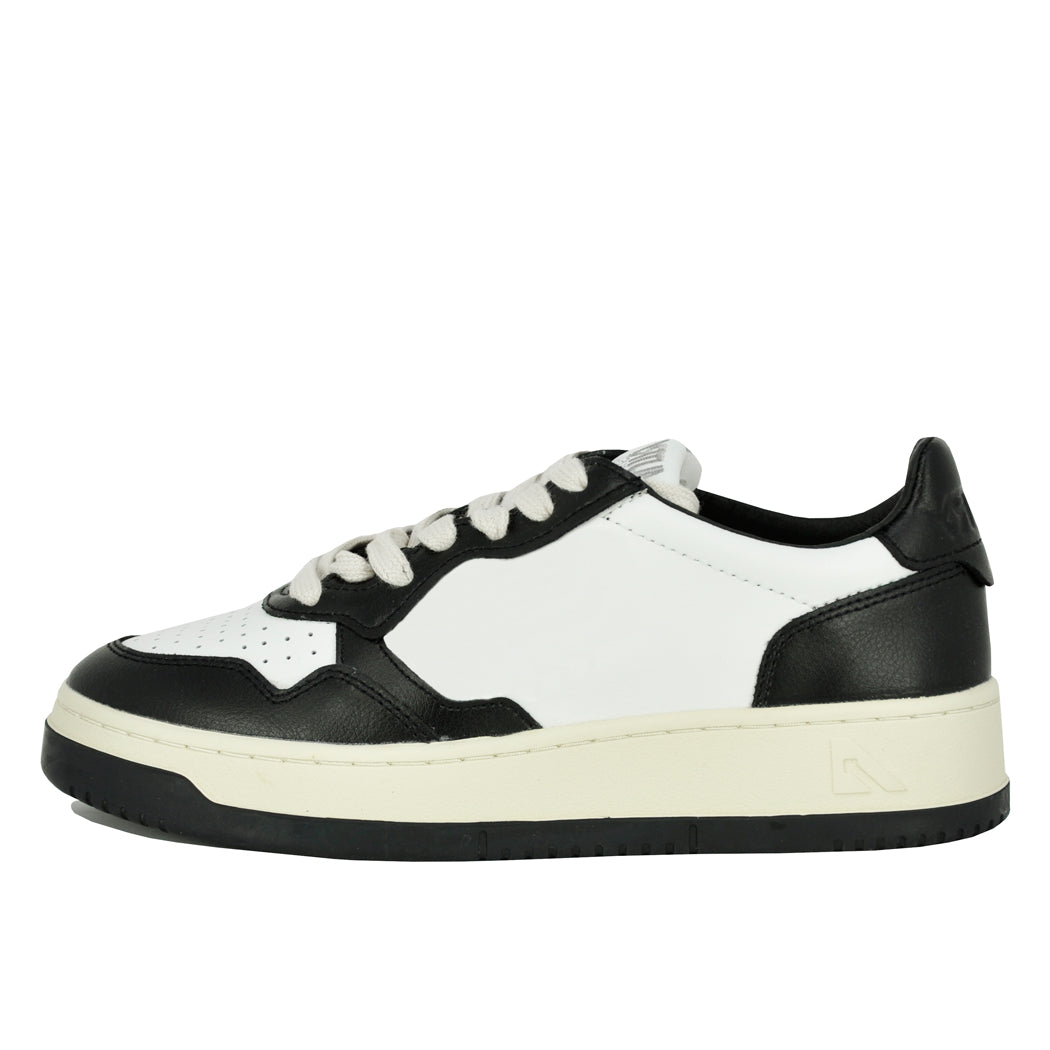 スニーカー AUTRY Medalist sneakers in leather black white WB01 Autry Medalist Low Bicolor Sneakers In White And Black Leather