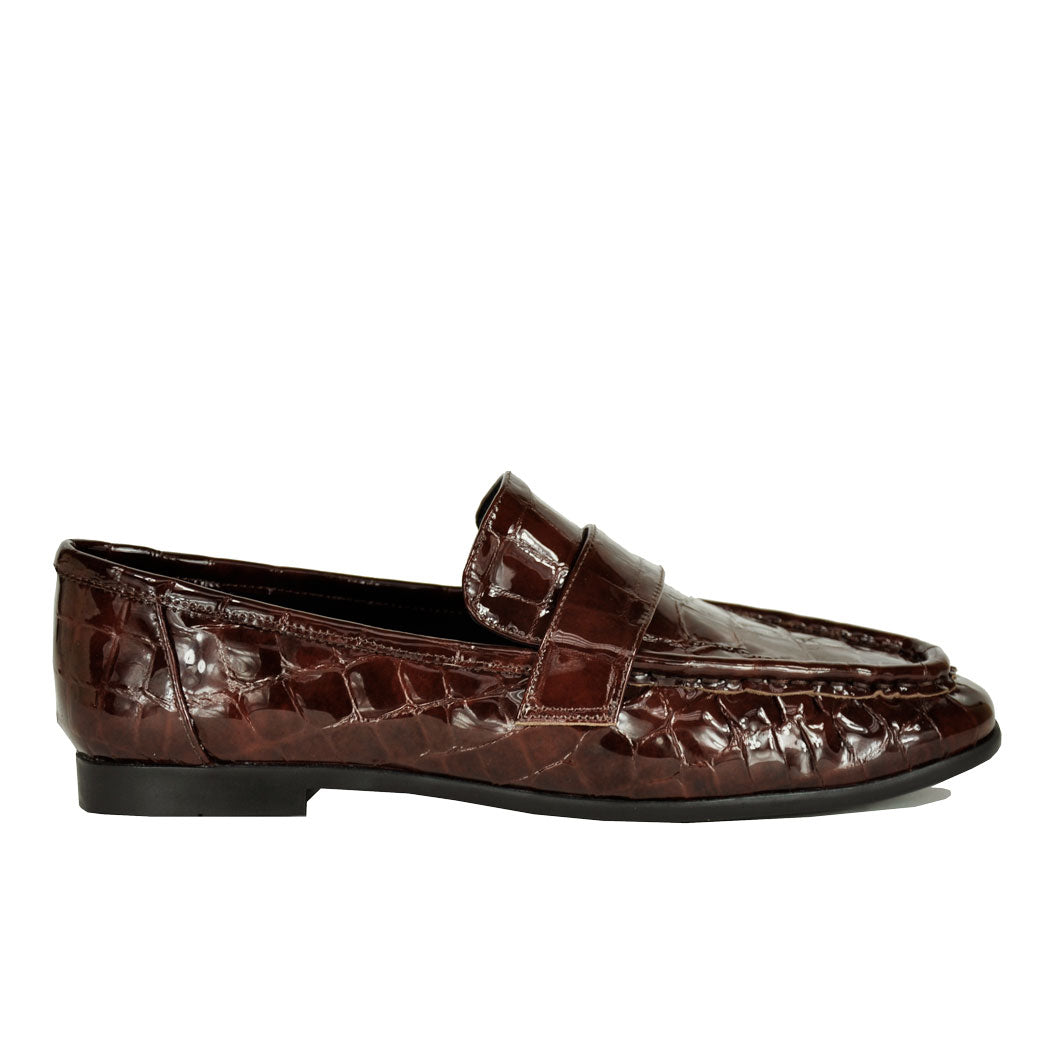 Arrow-Croco Croco Patent Closed Flat