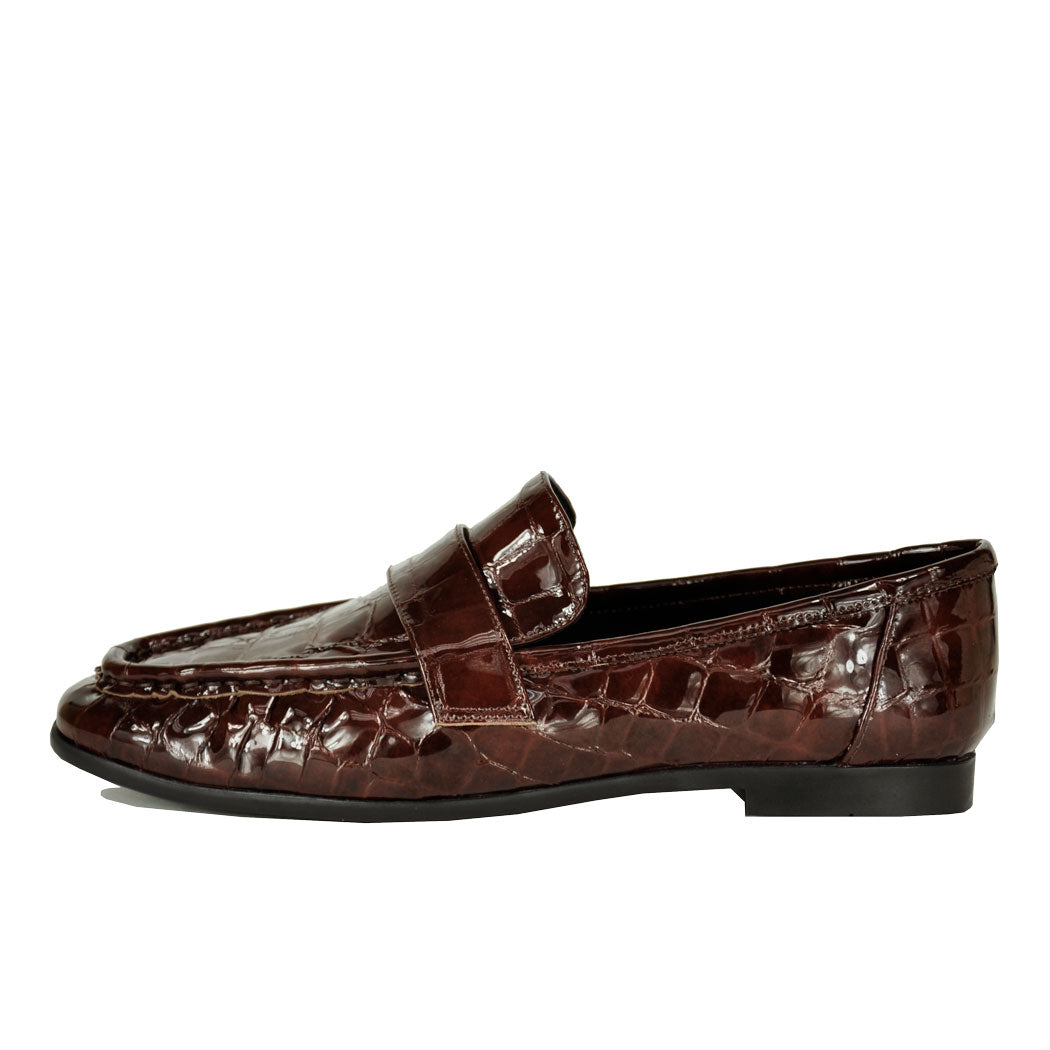 Arrow-Croco Croco Patent Closed Flat