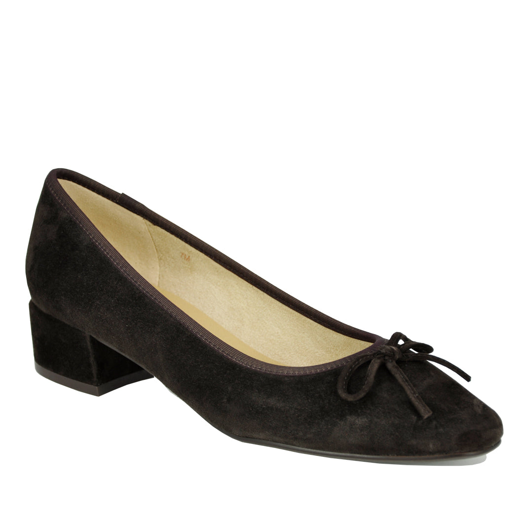 Aleka Suede Heel Pump – Footnotes
